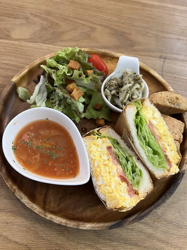 Comeconoco Gluten-free Laboratory & Cafe 大阪天満橋店 gluten-free menu and interior, photo 3 of 8
