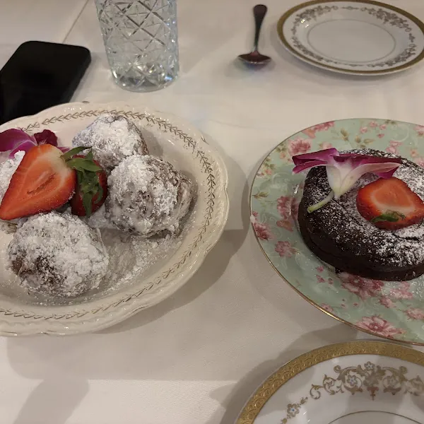 Senza Italian Kitchen gluten-free menu and interior, photo 4 of 8