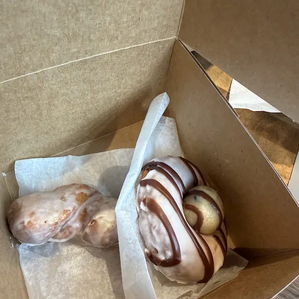 Jennifer Lee's Gourmet Bakery gluten-free menu and interior, photo 7 of 8