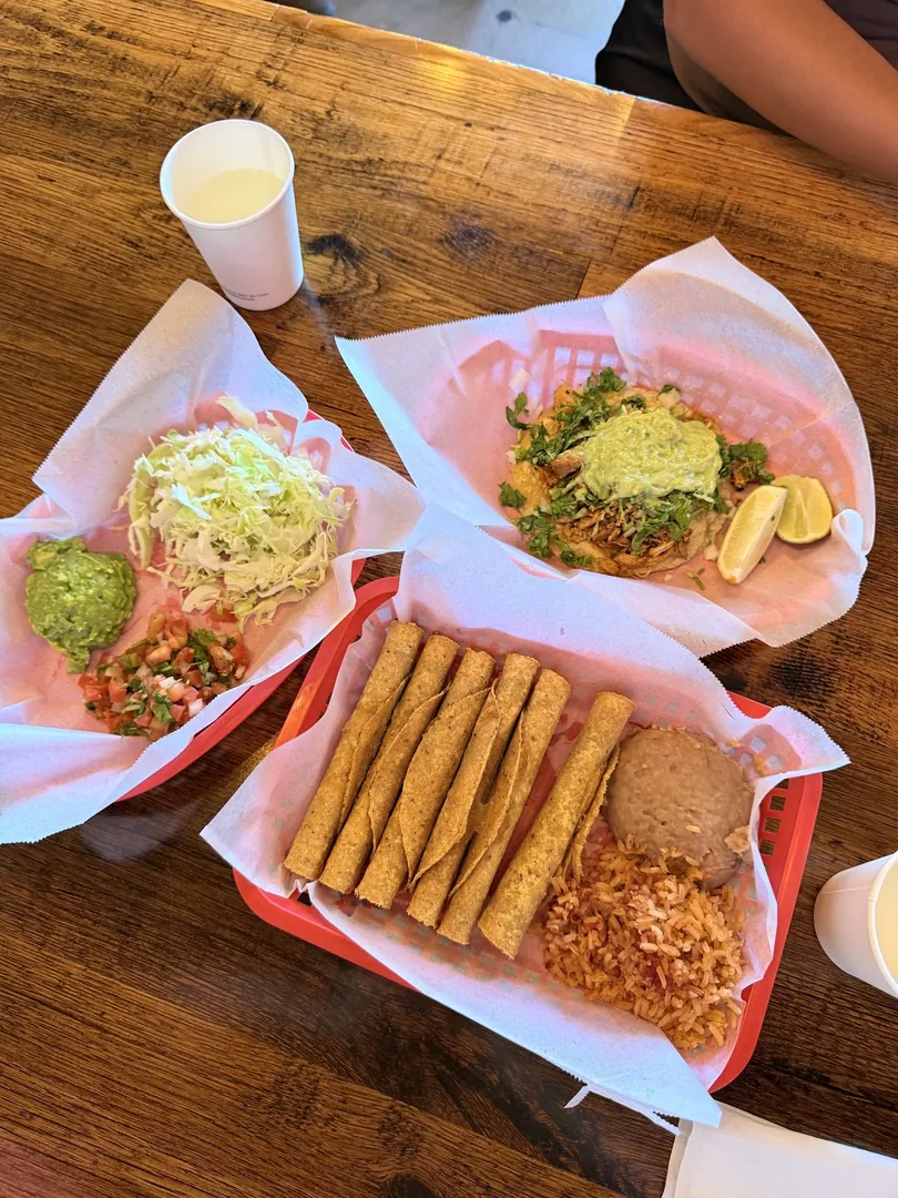 El Tianguis Rolled Taquitos