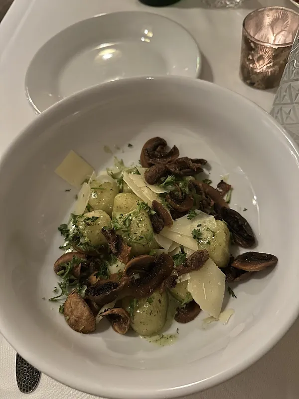 Senza Italian Kitchen gluten-free menu and interior, photo 5 of 8